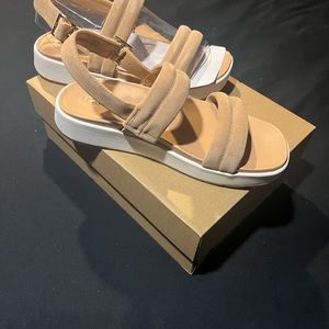 Uggs nurbuck suede leather sandals